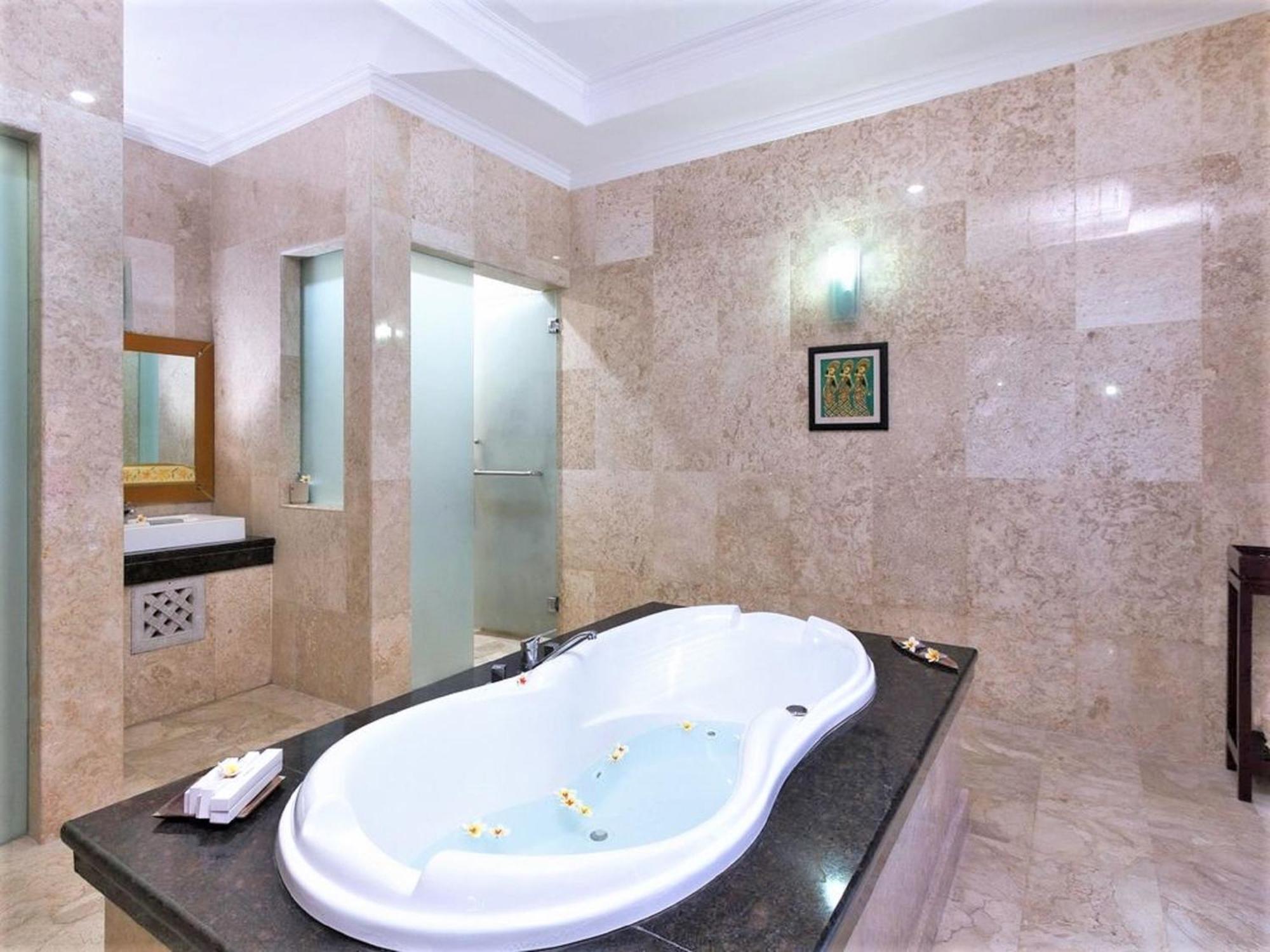 One Bedroom Private Villa Kuta Семіньяк Екстер'єр фото