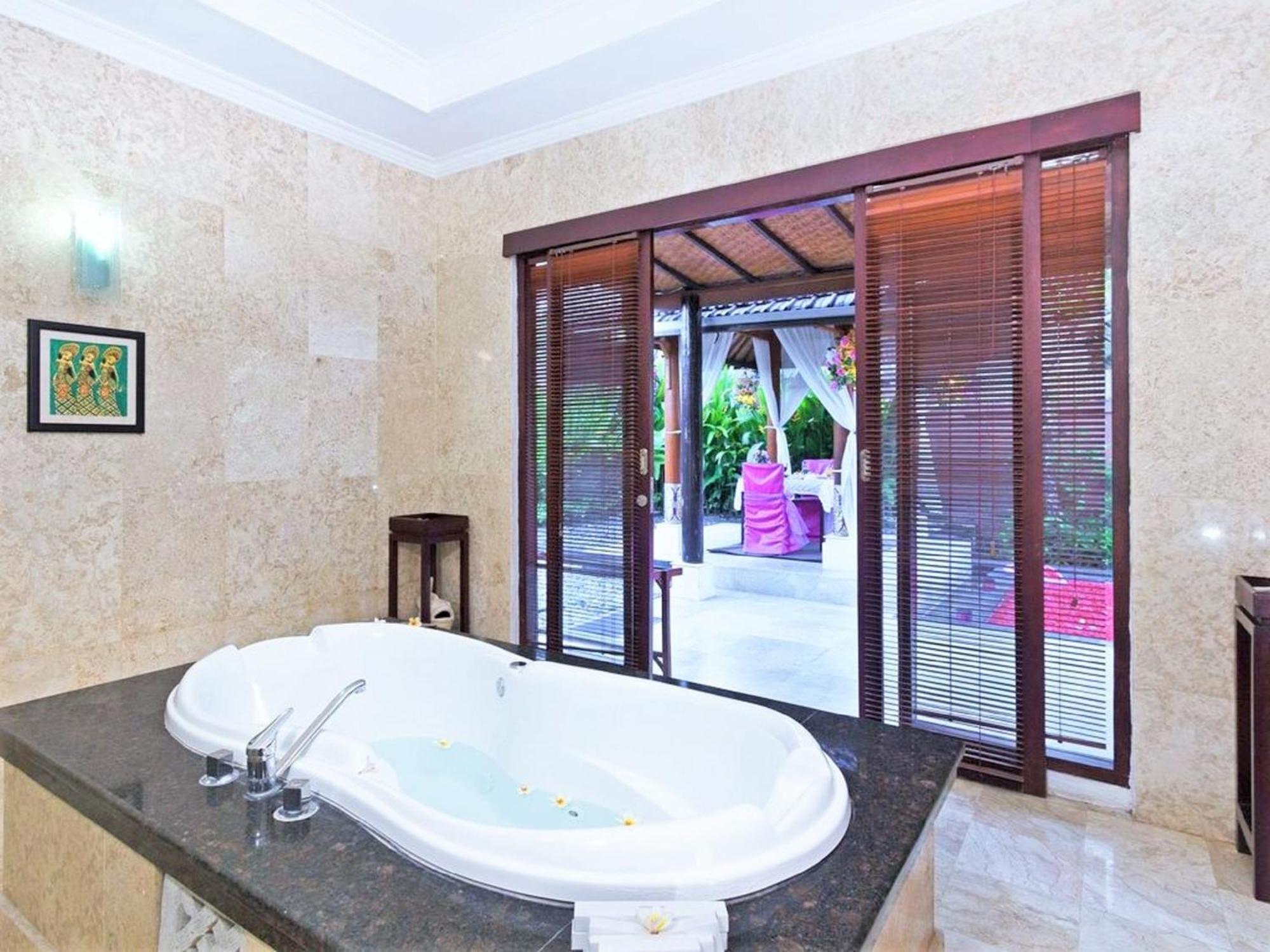 One Bedroom Private Villa Kuta Семіньяк Екстер'єр фото