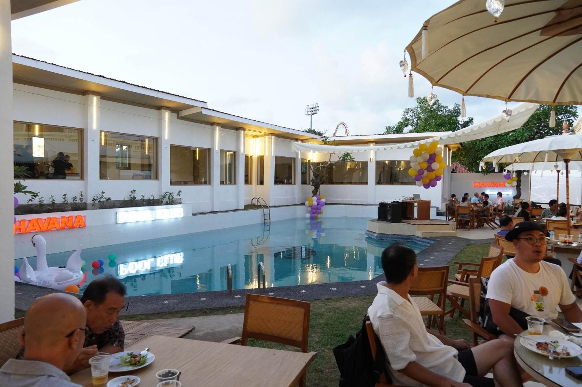 One Bedroom Private Villa Kuta Семіньяк Екстер'єр фото
