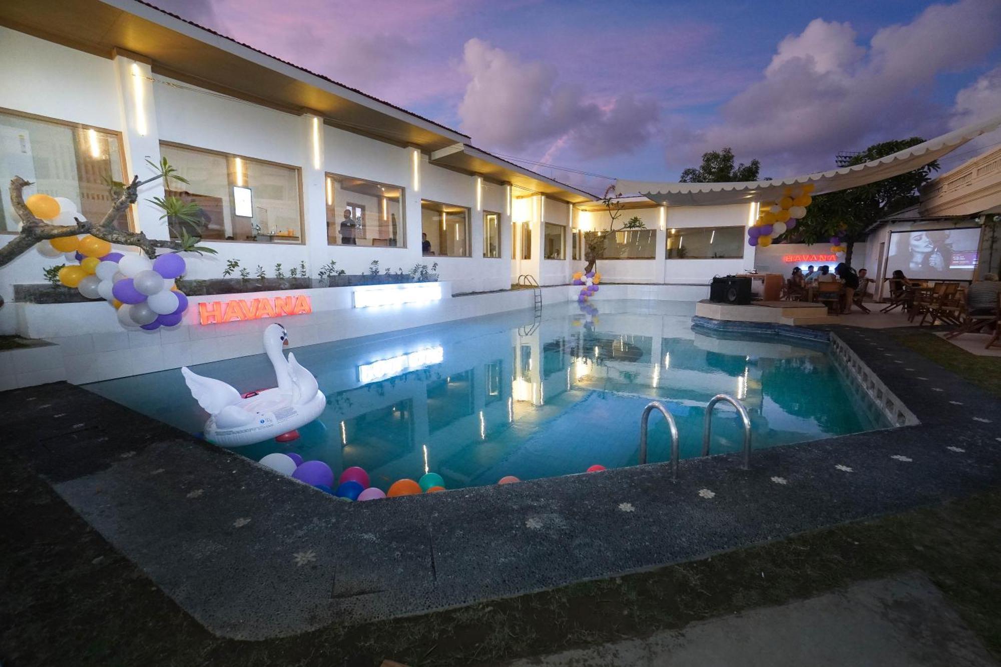 One Bedroom Private Villa Kuta Семіньяк Екстер'єр фото